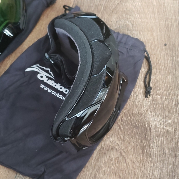 Snow goggles (two) - Picture 5 of 6